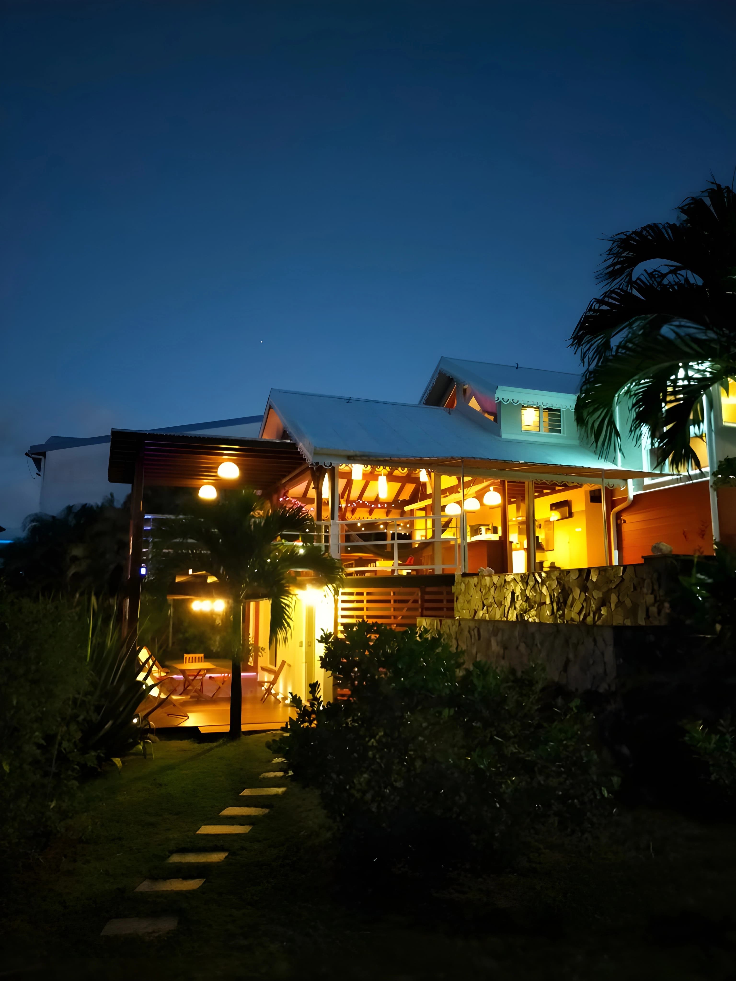 Piscine privée villa Martinique au coucher du soleil